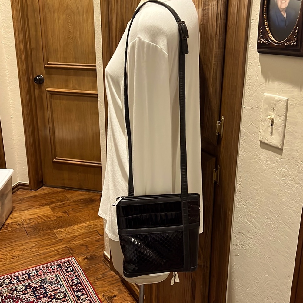 Americana by Sharif crossbody/shoulder bag in black and gray.